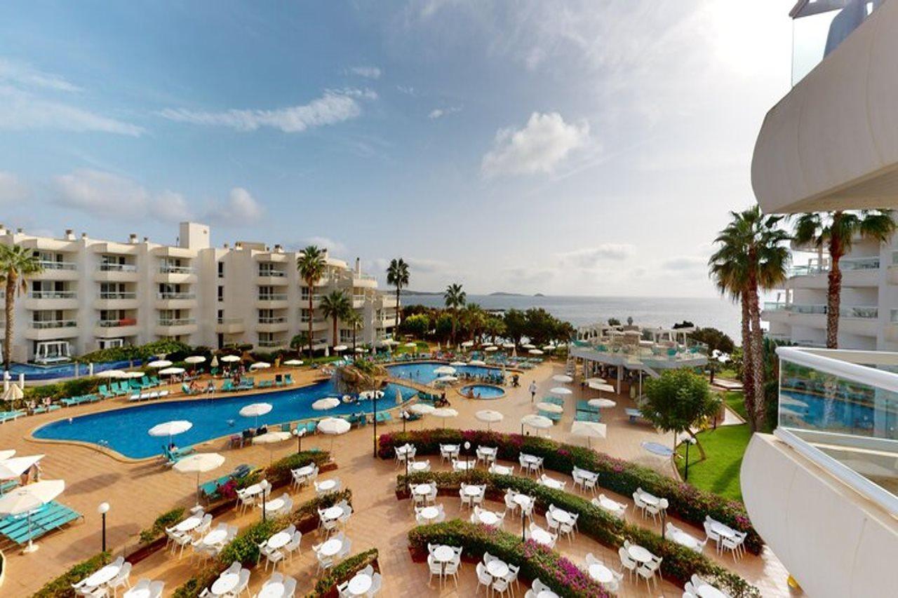 Aparthotel Tropic Garden Santa Eularia des Riu Exterior photo