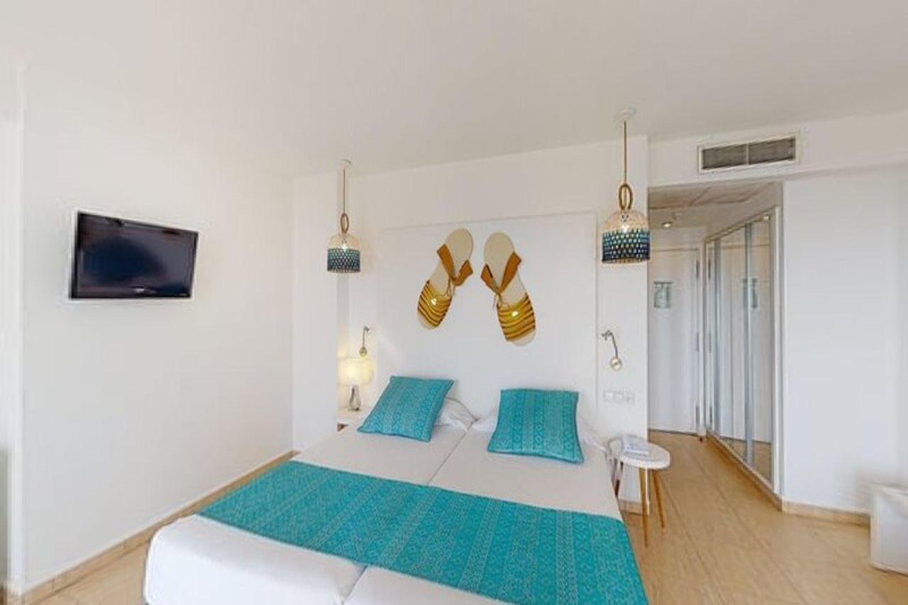 Aparthotel Tropic Garden Santa Eularia des Riu Exterior photo